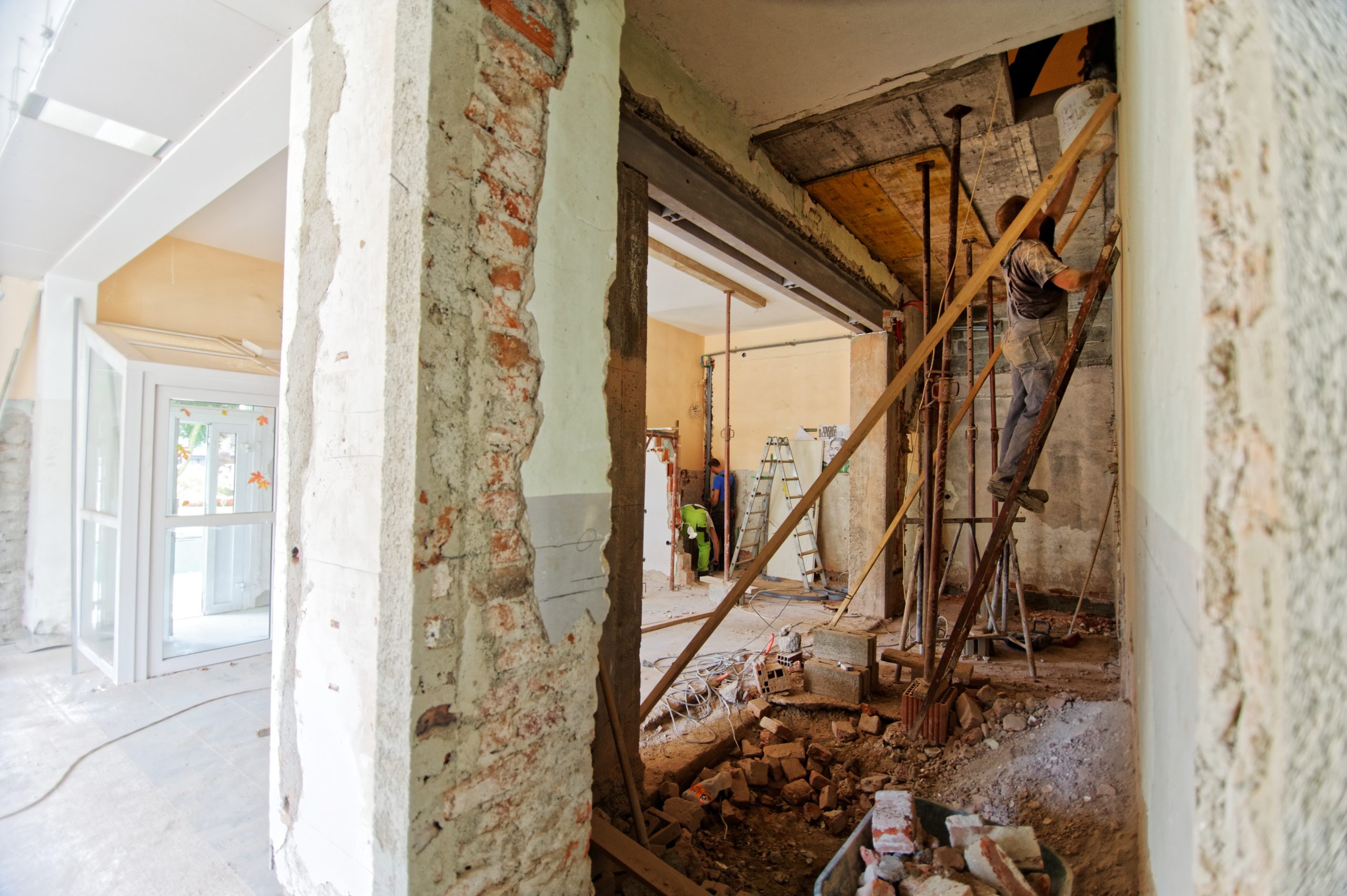 Leistungen 2 Maxi Stuttgart GmbH Abbrucharbeiten Kernbohrungen Betonschneiden Trockenbau Fliesenarbeiten Entrümpelung Fliesenlegen Galabau Sanierung Renovierung