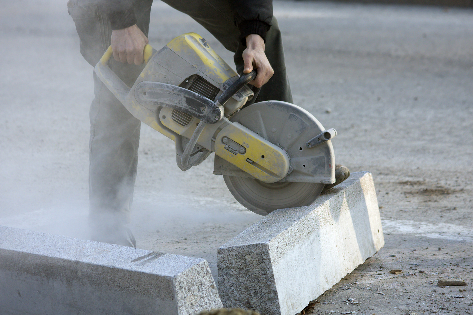 Leistungen 5 Maxi Stuttgart GmbH Abbrucharbeiten Kernbohrungen Betonschneiden Trockenbau Fliesenarbeiten Entrümpelung Fliesenlegen Galabau Sanierung Renovierung